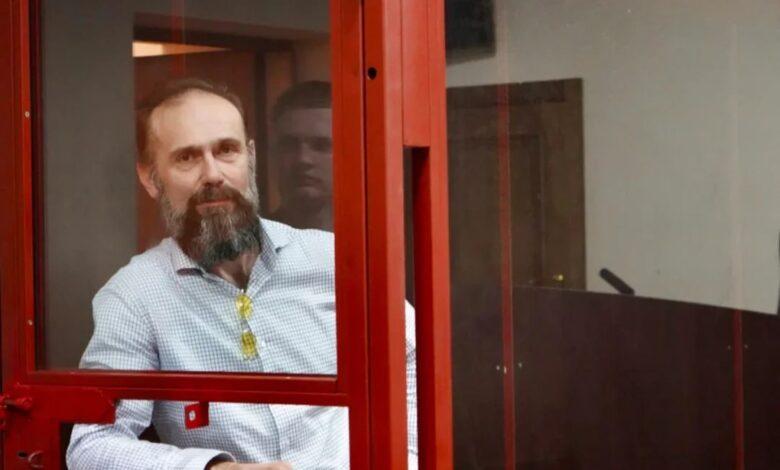 Артур Емельянов