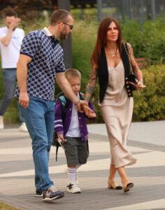 Алхим с бывшим мужем ведут сына в первый класс