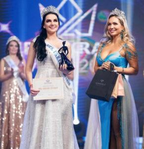 Анна Худар (слева) на конкурсе «MRS. UKRAINE WORLD 2021»